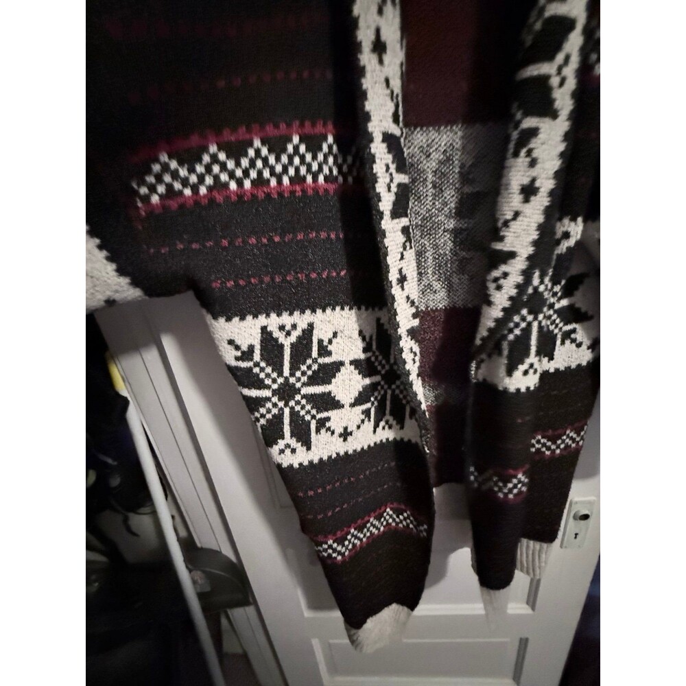Maurice’s cardigan! - Picture 2 of 4